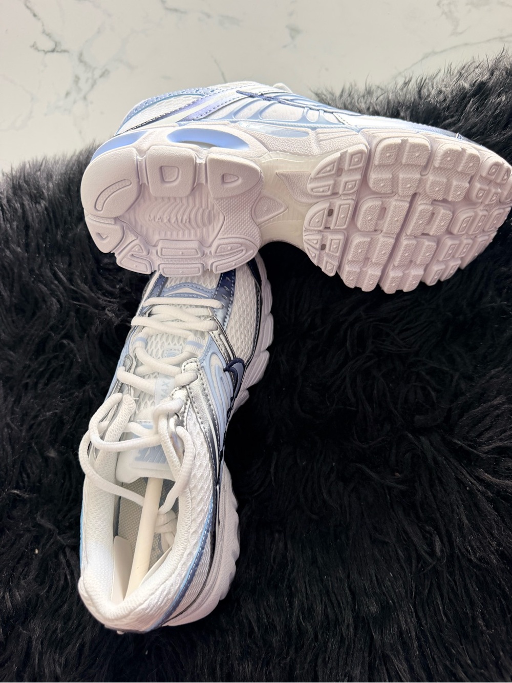 Nike Air Max Moto 2K - Picture 5 of 7